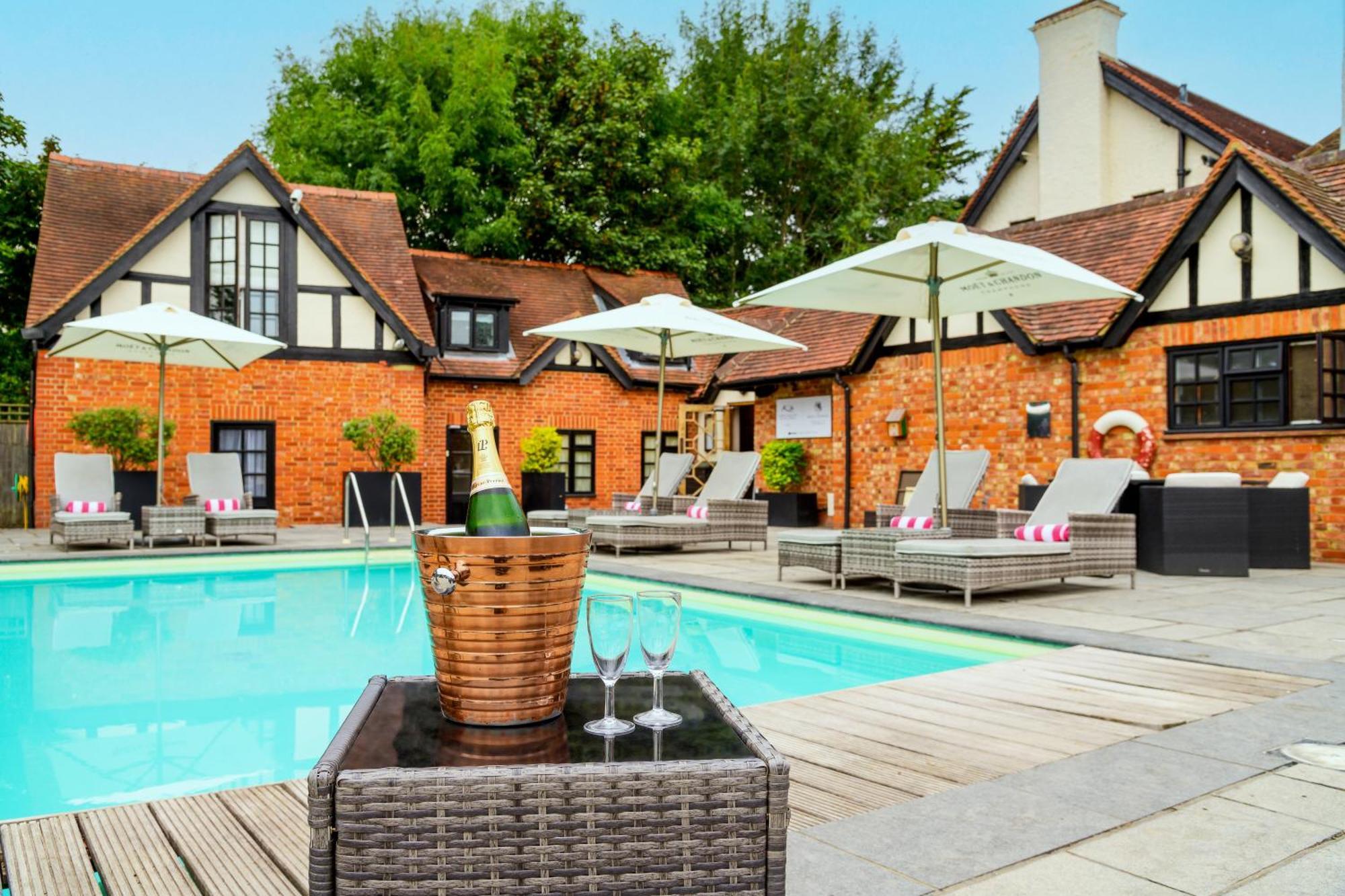 The Inn On The Green Cookham Dean Exterior photo